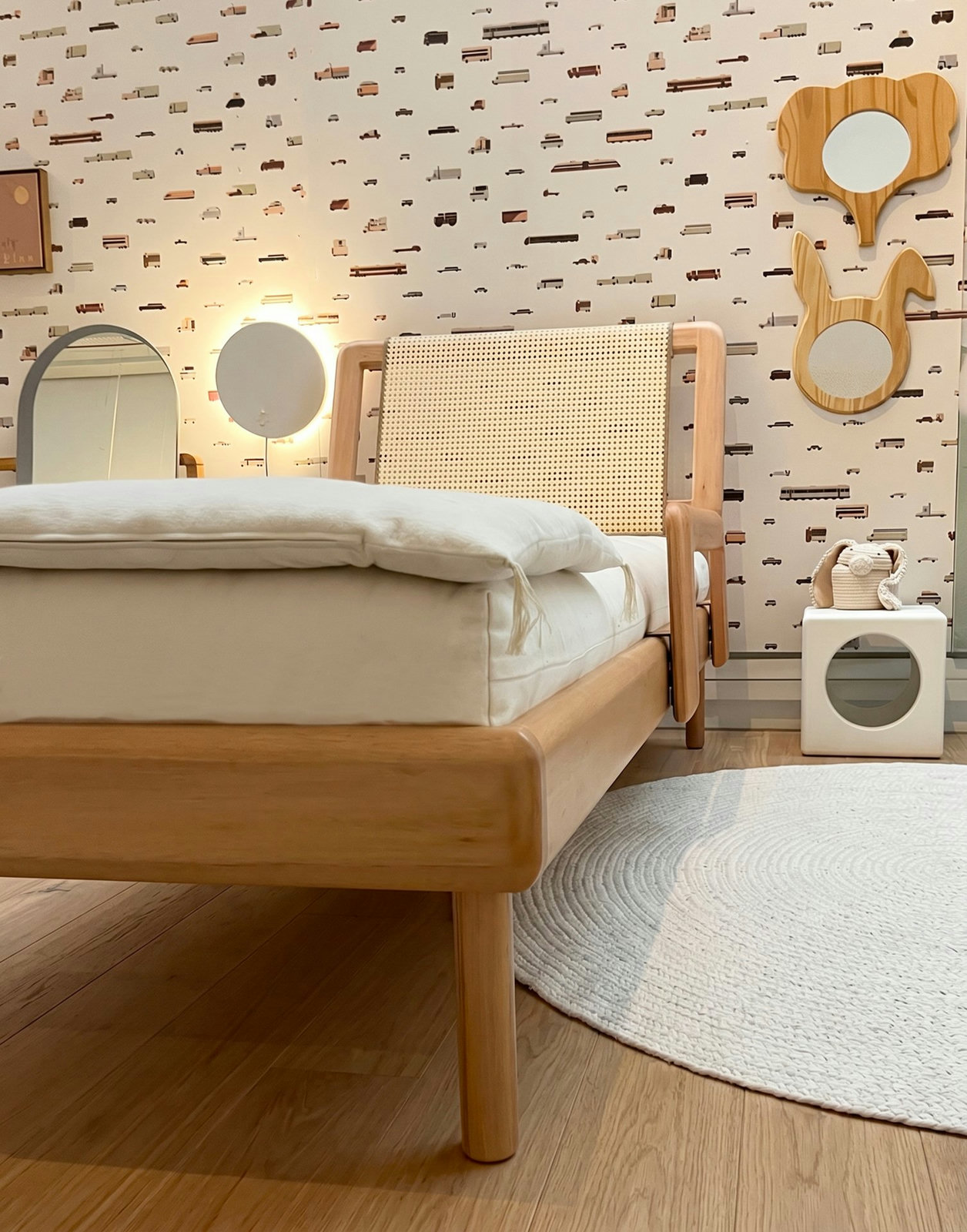 cama palhinha com pés e barreira .jpg